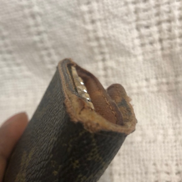 100 %- Authentic LOUIS VUITTON M69517 Monogram Multicle 4 Key case - Picture 9 of 12